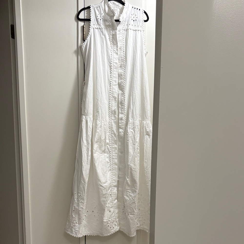 Avec Les Filles Elegant White Sleeveless Dress